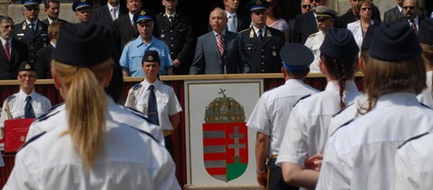 Pályakezdő katonák és rendőrök: kényelmes menet?