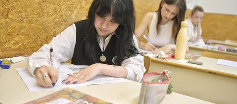 Véget ért a történelemérettségi, angollal folytatódnak a vizsgák  - kövessétek végig velünk a napot az Eduline-on