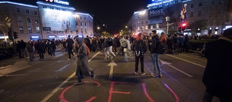 A héten ismét lehet tüntetni a CEU mellett