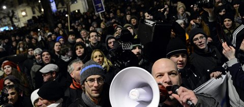 "Köszi a tandíjat" - tüntettek, hidat foglaltak, ülősztrájkoltak a diákok 2012-ben