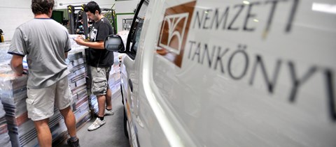 Képek: ezekből a könyvekből tanulnak a 2011/2012-es tanévben a diákok