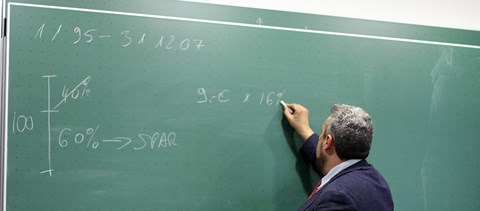 A titkosszolgálat szerint nemzetbiztonsági kockázatot jelent egy matematika tanár