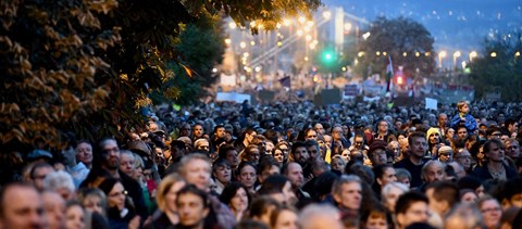 Hatalmas tömeg tüntetett a Műegyetem előtt az oktatásért - tudósítás