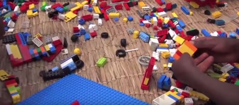 A Lego szerint a gyerekeknek nyolcéves korukig játszaniuk kellene. Így tanulnának a legtöbbet