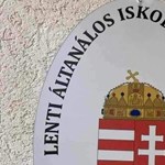 Két helyesírási hiba is rákerült egy lenti általános iskola névtáblájára 