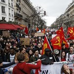 Gimnáziumokat foglaltak el tüntető diákok Franciaországban