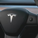 Se resolvió el extraño accidente de Tesla en el que el conductor aparentemente se subió al asiento trasero