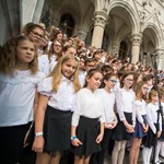 Hétezer gyerek énekelt a Parlament előtt 