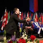 Új videó terjed a YouTube-on: diplomaosztó egy kis extrával