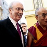 Képek: a dalai láma a CEU-n