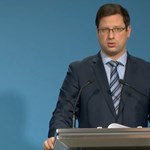 Gulyás Gergely: maradnak a mostani szigorítások