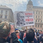 Bohócorr és bűvésztrükk: így zajlott az Egységes Diákfront demonstrációja