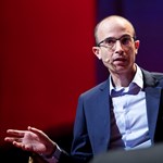 Yuval Noah Harari: a Biblia sincs betiltva és nem kell befóliázni a könyvesboltokban