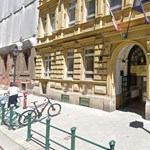 Butikhotel épül a Veres Pálné Gimnázium főépülete és tornaterme közé
