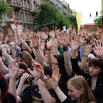 Ma tárgyal a parlament a státusztörvényről