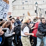 Figyelmeztetés nélkül vetettek be könnygázt a hétfői tanártüntetésen