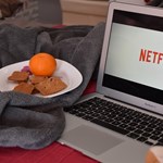 Netflix ajánló: ezeket a sorozatokat érdemes nézni az új évben