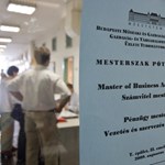 Mesterképzések: tényleg előnnyel indulnak a munkaerőpiacon az MA-diplomások?