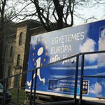 Egyetemes Európa - tájékoztató kamion keres fel hat egyetemet