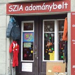 Olcsóbb, mint a turkáló és az antikvárium - különleges adományboltban jártunk