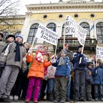 Elveszik a juttatásokat, utcára vonulnak a pécsi pedagógusok