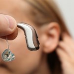 Elvehetik a hallókészüléket a hallássérült vizsgázóktól?