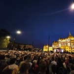 Megtelt a Kossuth tér, a tanárokért tüntettek a diákok: tudósítás