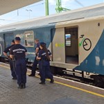 Verekedés volt a Budapestre tartó vonaton, késve indultak a diákok az osztálykirándulásra