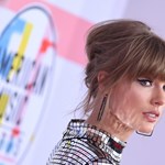 Taylor Swift perrel fenyegeti a diákot, aki közzétette, merre utazik magánrepülőjével