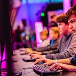 Már gamernek is lehet tanulni? Egyetemen, sőt középiskolában is van e-sport óra