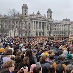 Alacsony tanári fizetések, túlterheltség: Melyik országra gondoltunk? A) Írország B) Magyarország C) Mindkettő