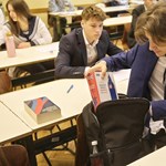 Egyesek szerint "easy" volt, mások a kettesben reménykednek - ilyen volt a középszintű angol a diákok szerint 