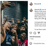 Dwayne Johnson várta a lövöldözés után visszatérő gyerekeket egy amerikai iskolában