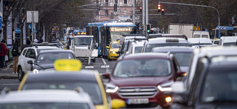 Zárás az M3-as autópályán, kezdődnek a dugók – reggeli forgalom a töriérettségi előtt