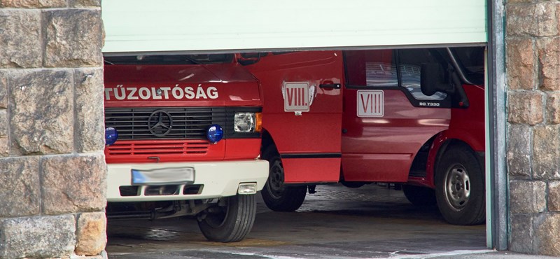 Diákokat szállító mikrobusszal karambolozott egy személyautó