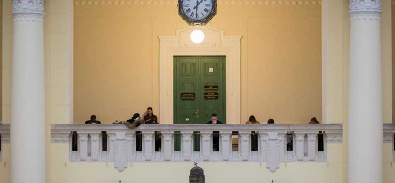 Tényleg teljesen átírták az egyetemi felvételi szabályait, eltűntek a népszerű szakok előzetes ponthatárai