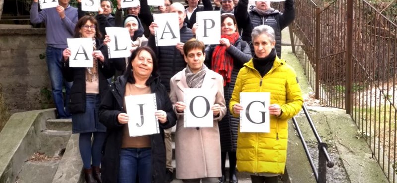 Sajog, jaj, jog, sztrájk: különleges videót készített a Toldy-gimnázium tizennégy tanára