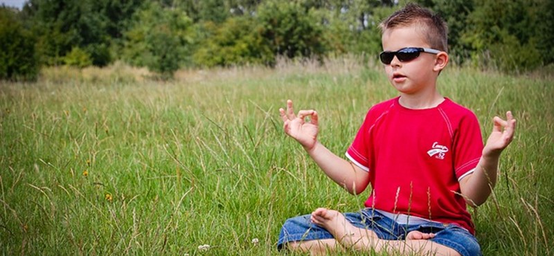 Jöhet az iskolai meditálás? Van, ahol már bevezették