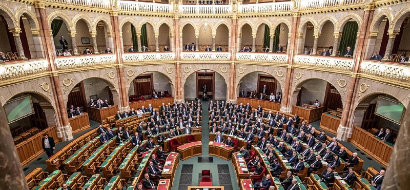 Jövő héten szavazhat a parlament a státusztörvényről 