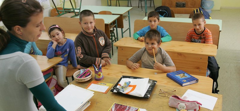 Újraindul az élet Devecseren: ma kezdődik el a tanítás