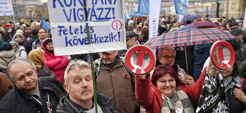 "Kormány, vigyázz! Felelés következik!" - ilyen volt a szombati pedagógustüntetés