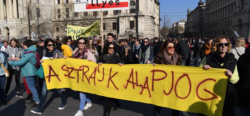 Péntek este pedagógustüntetést és szolidaritási koncertet tartanak a Kossuth téren