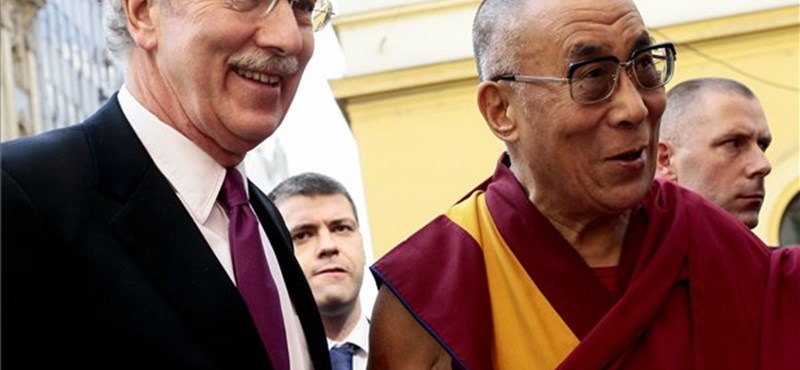 Képek: a dalai láma a CEU-n