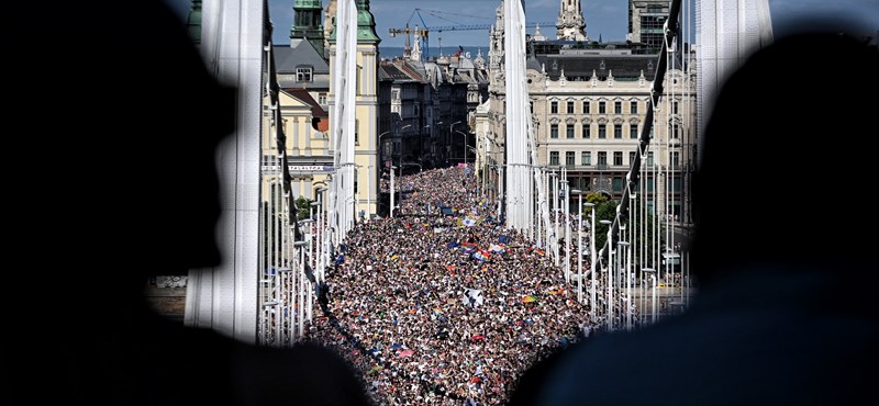 A menet eleje a Gellért téren, a vége a Deákon volt - több tízezren vonulhattak az idei Pride-on
