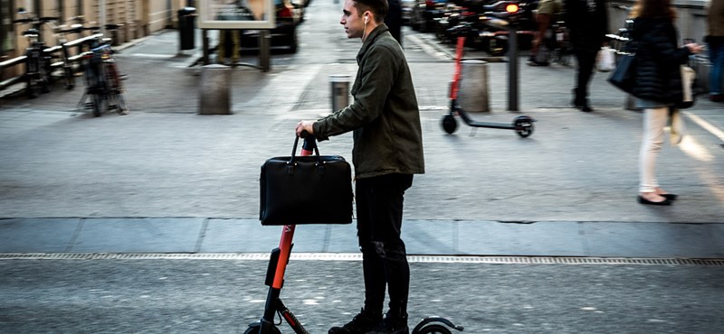 Népszavazáson döntött Párizs lakossága: betilthatják a bérelhető elektromos rollereket a francia fővárosban