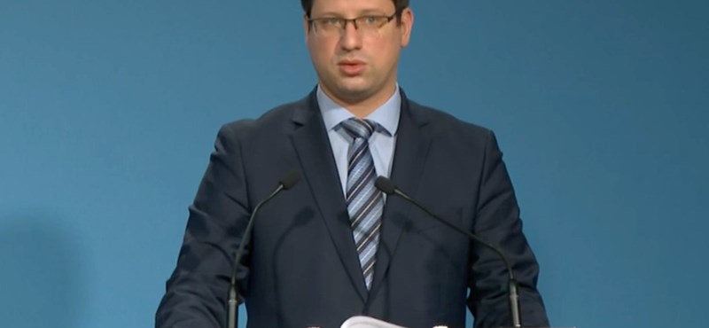 Gulyás Gergely: maradnak a mostani szigorítások