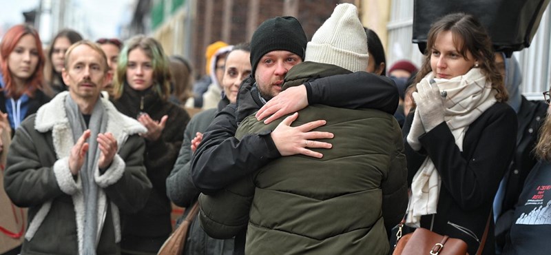 A budapesti Karinthy Gimnázium távozó tanárai is pedagógustablóval búcsúznak