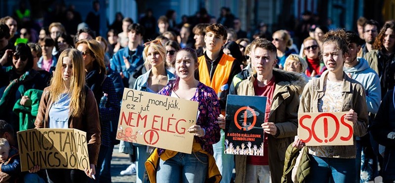 Felszólalt a kormány törvényalkotási folyamatai ellen a veszprémi Lovassy László Gimnázium