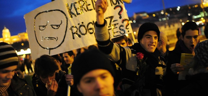 Élő közvetítés a "télirózsás" diáktüntetésről