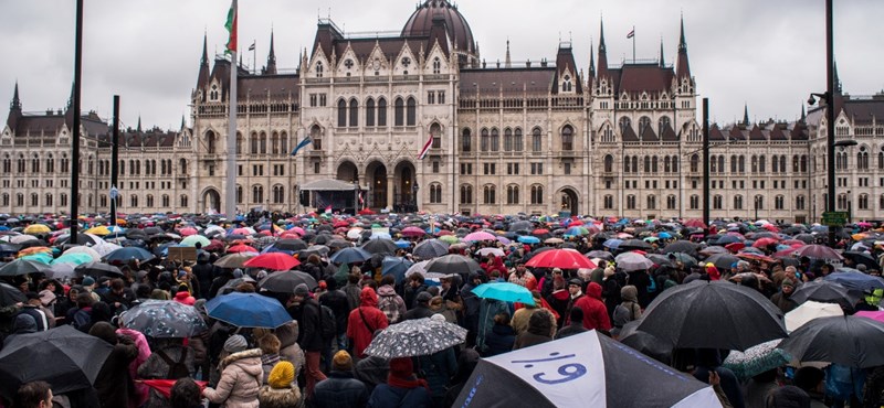 Újabb akció készül az iskolákban: fekete és kockás ruhával tiltakoznak